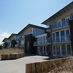 Het Strandleven 4 *