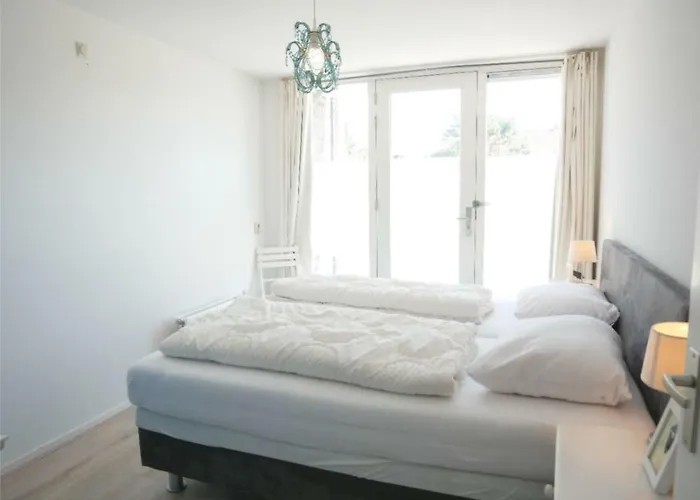 Apartment Het Strandleven 4 *